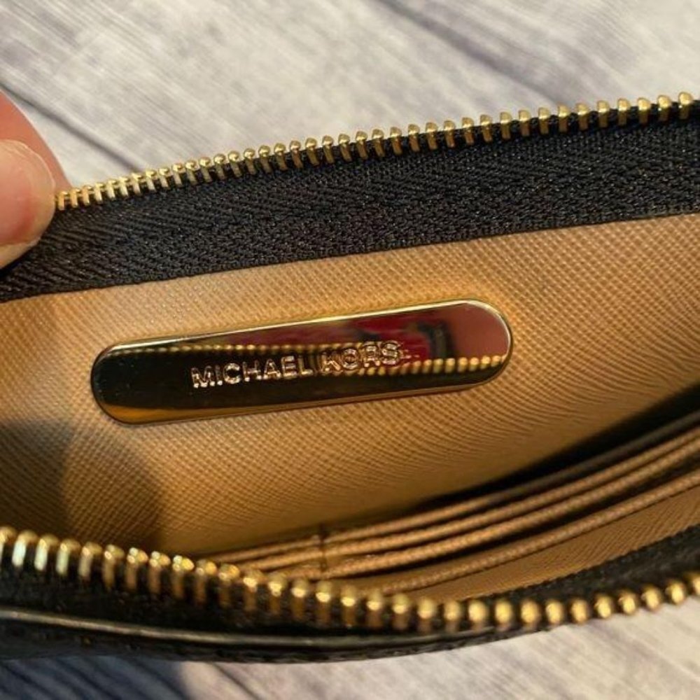 Michael Kors Large Wristlet Leather - Picture 5 of 6